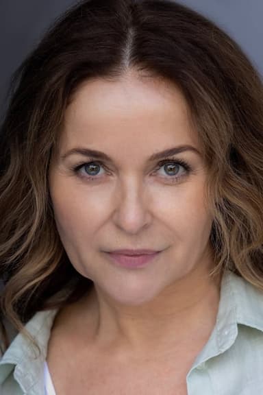 Julia Sawalha