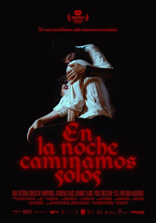 En la noche caminamos solos